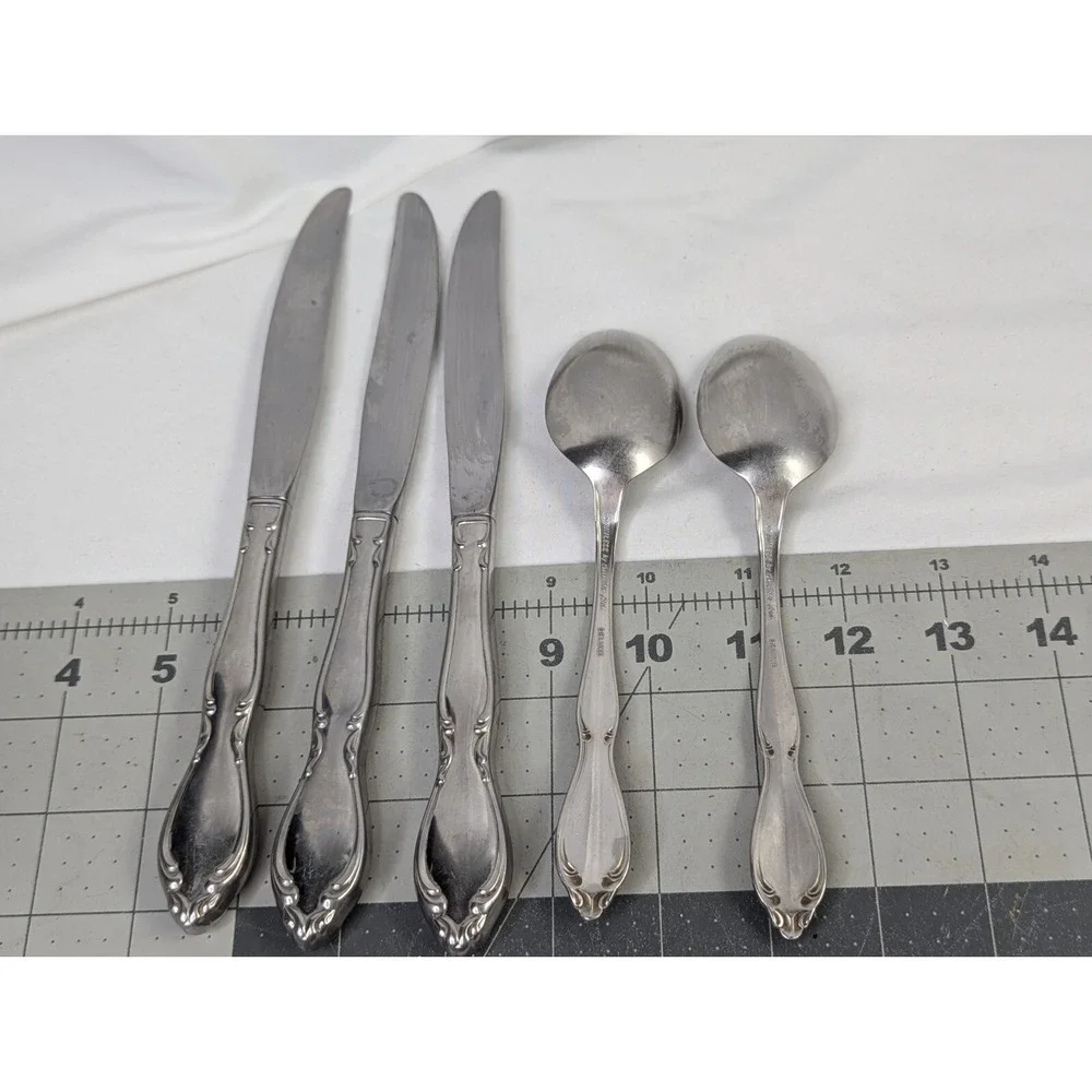 Oneida Stainless‎ Deluxe Spoon Knife Lot